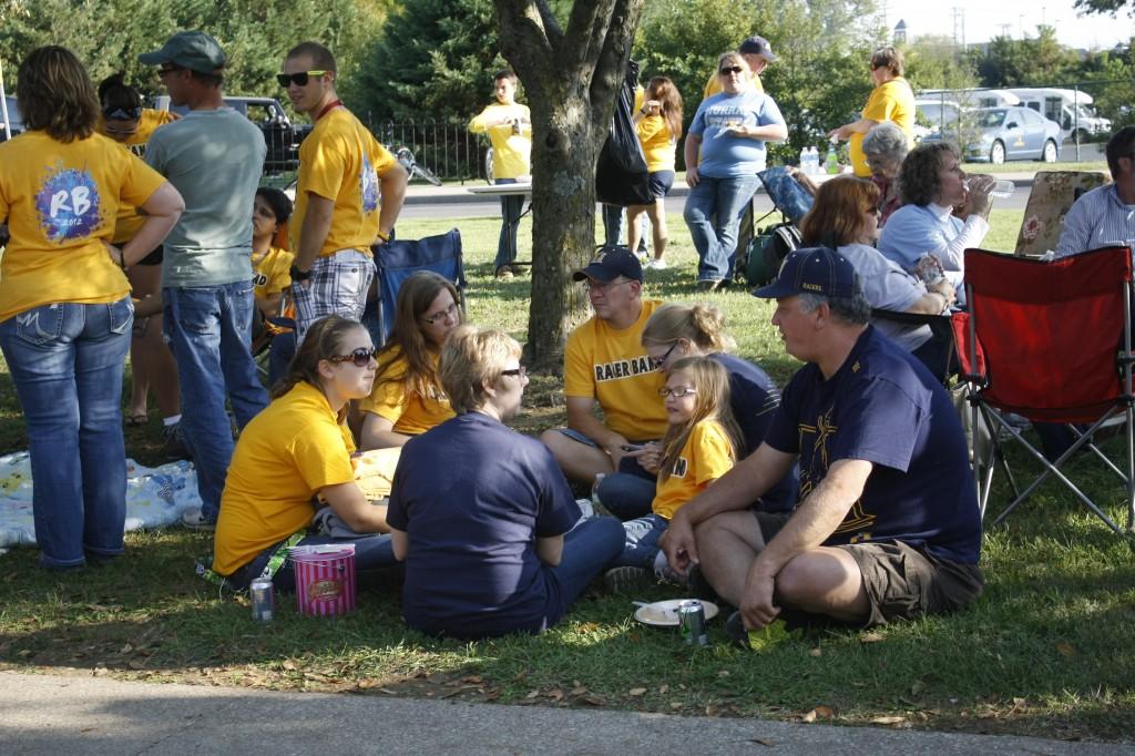 Family members gather for a picnic before the football game Saturday as a part of Family Weekend. || Kristen Allen/The News