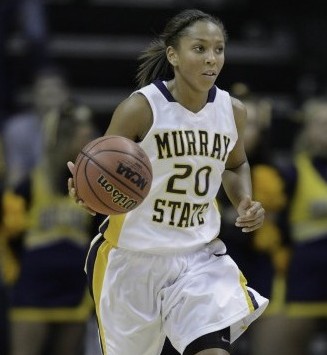 Senior Mariah Robinson brings the ball up the court against Western Kentucky. Robinson scored 13 points on the night.