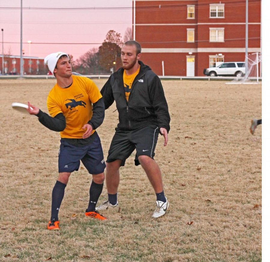 Kate Rusell/The News
Sophomore Ray Hecht (right) defends a pass against sophomore Lorenzo Turi in an Ultimate Frisbee practice.