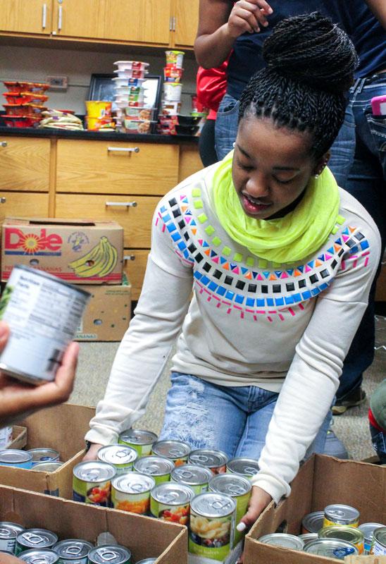 Jenny Rohl/The News
Western Kentucky University student Ashney Williams helps Murray State students and members of Delta Sigma Theta pack the new food pantry called Racers Helping Racers.