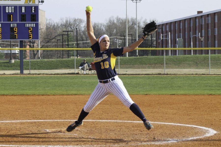 Jenny+Rohl%2FThe+News%0ASophomore+J.J.+Francis+pitches+against+the+University+of+Evansville+at+Racer+Field+April+10.