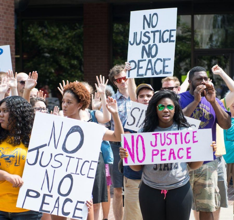 Photos+by+Kory+Savage%2FThe+News%0AStudents+joined+outside+of+Waterfield+Library+Thursday+to+protest+the+shooting+of+Michael+Brown+in+Ferguson%2C+Mo.