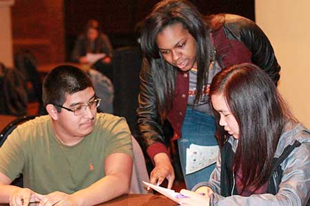 Jenny Rohl/The News
A member of the Black Student Council assists fellow students during the council’s trivia night.