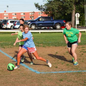 Nicole Ely/The News
Mallory Tucker, senior on Alpha Delta Pi’s spring soccer intramural team, makes a pass during their semi-final game against Sigma Alpha.