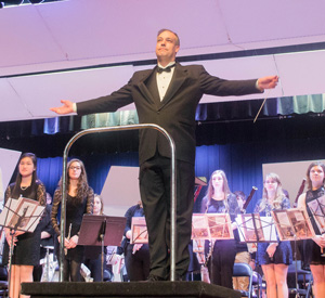 Nahiomy Gallardo/The News
Conductor Timothy Rhea leads the Symphony Band during this last weekend’s festivities.