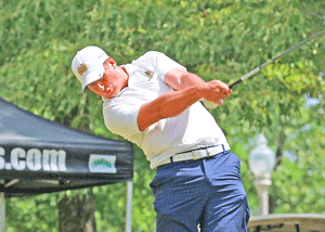 Contributed by David Winder – Murray State Athletics
Duncan McCormick, senior from Morganfield, Kentucky, shot a 1-under-par on the first day of the OVC Tournament. 