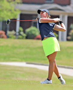 Photo Courtesy Dave Winder-Murray State Athletics
Moa Folke, sophomore from Tranas, Sweden, tees off during her OVC Tournament win.