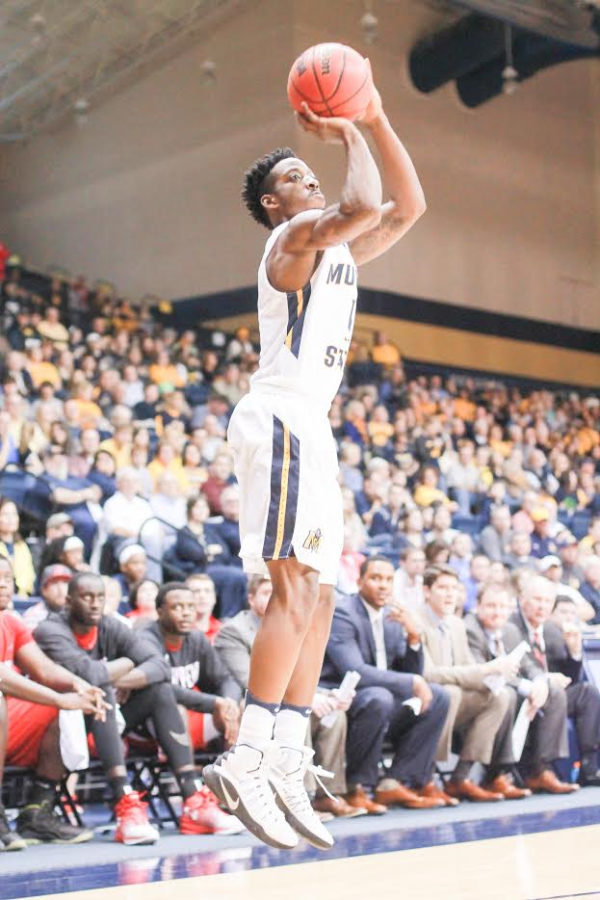 Mens basketball tacks three more points on Racers Battle of the Border lead