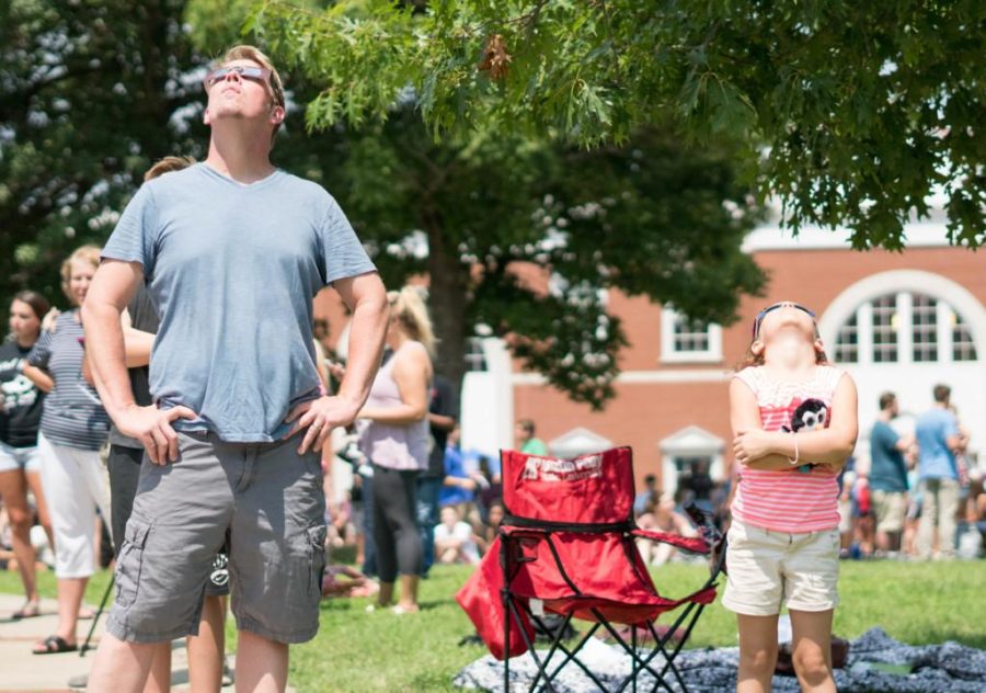 Thousands watch eclipse at Murray State