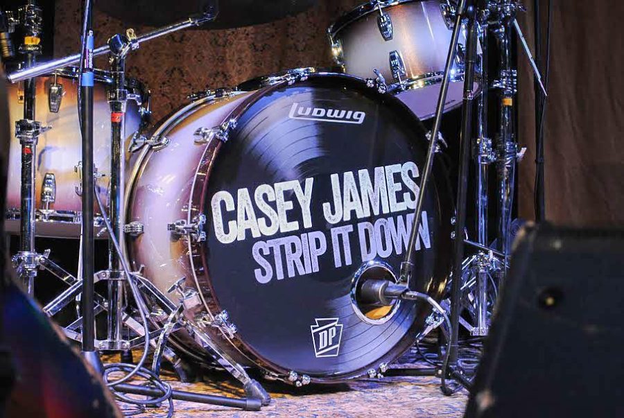 Casey James performs at Lovett Live
