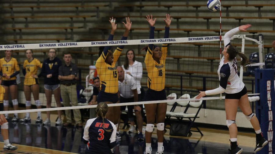 Darcia Brown and Katirah Johnson elevate. (Photo courtesy of Racer Athletics)