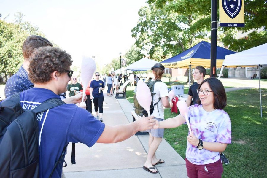 Students+celebrate+residential+colleges+at+Murray+State