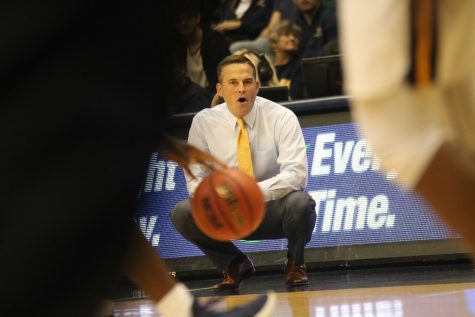 Murray State Head Coach Matt McMahon looks on as his team takes on Jackson State University. (Blake Sandlin/TheNews)