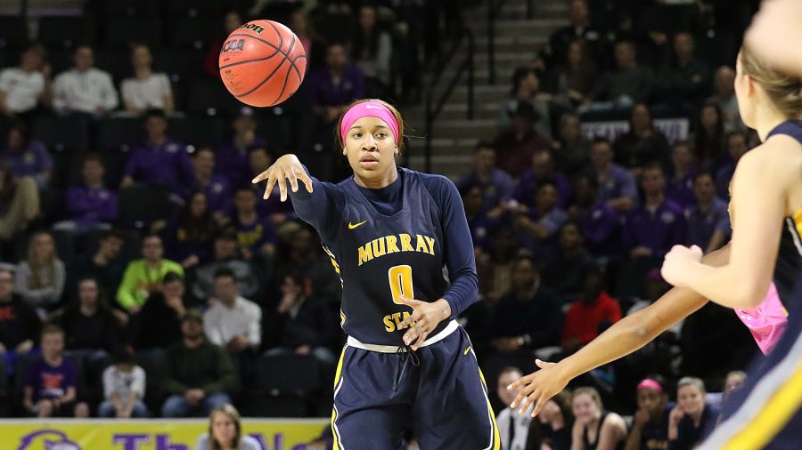 Janika Griffith-Wallace passes the ball. (Photo by Dave Winder/Murray State Athletics)