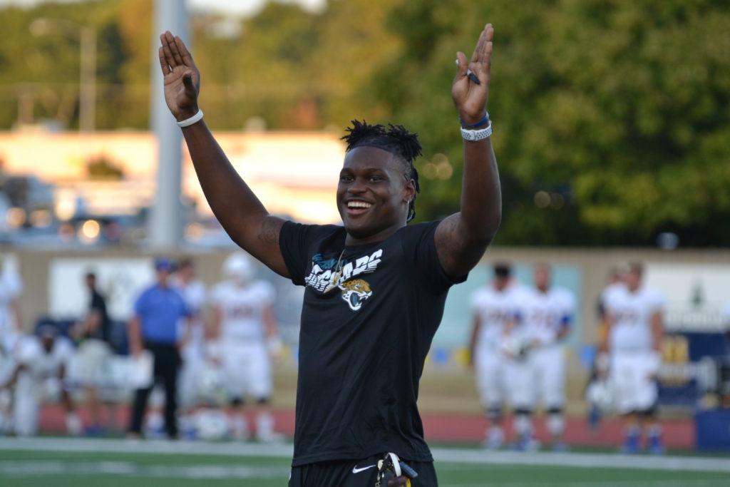 Jacksonville Jaguars linebacker Quincy Williams waves to the Murray State crowd. (Photo by Lauren Morgan/TheNews)