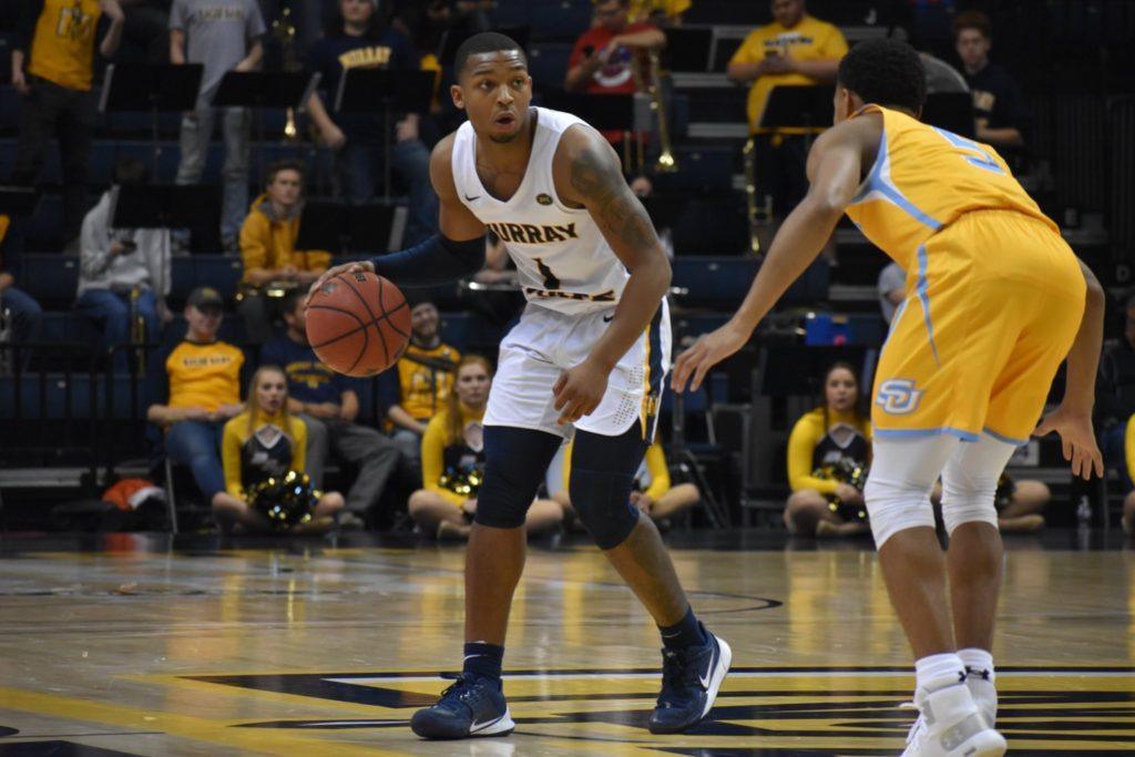 Freshman+guard+DaQuan+Smith+sets+up+the+offense+for+the+Racers.+%28Photo+by+Gage+Johnson%2FTheNews%29