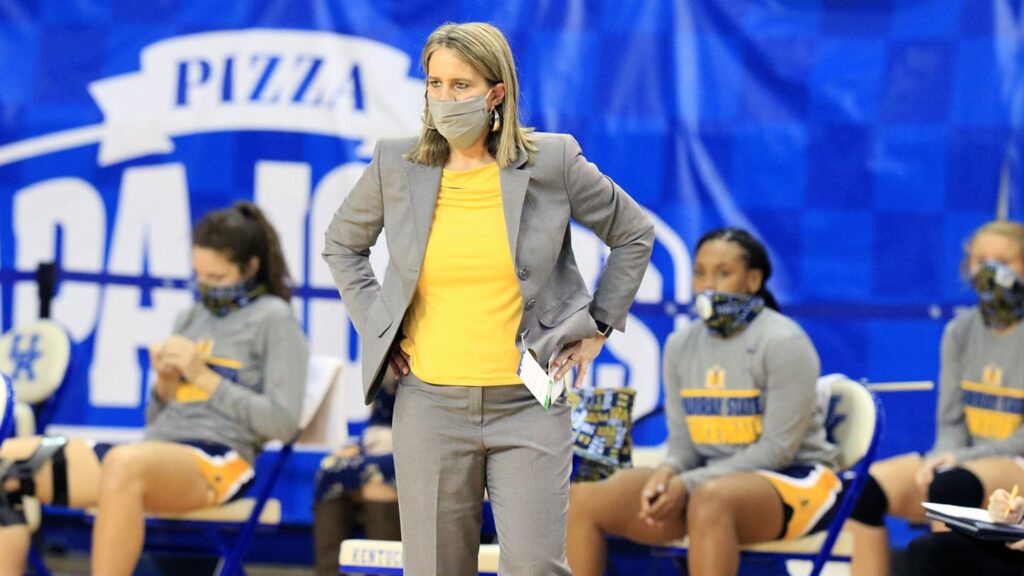 The Murray State Board of Regents made the decision to extend Head Coach Rechelle Turners contract through the 2022-23 season. (Photo courtesy of Racer Athletics)