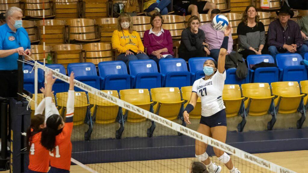 Freshman outside hitter Jayla Holcombe was awarded OVC Offensive Player of the Week after a powerful performance against UT Martin. (Photo courtesy of David Eaton)