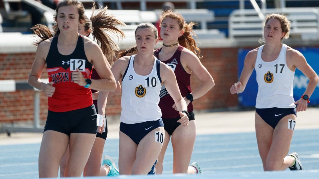 A pair of Racer runners compete in the Kentucky Invitational. (Photo courtesy of UK Athletic Media Relations)