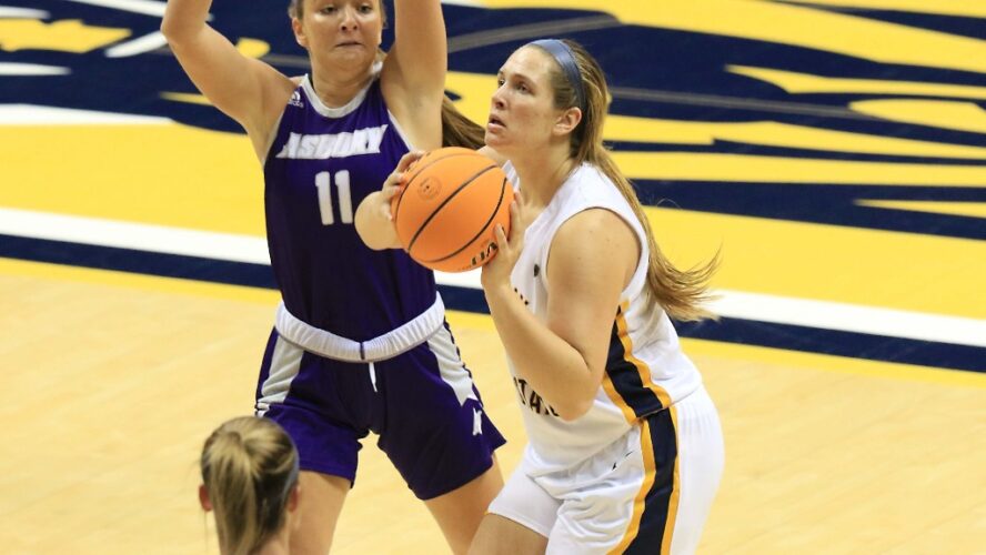 Sophomore+forward+Katelyn+Young+led+the+Racers+in+points+and+rebounds+in+their+win+over+Asbury.+Photo+courtesy+of+Racer+Athletics.
