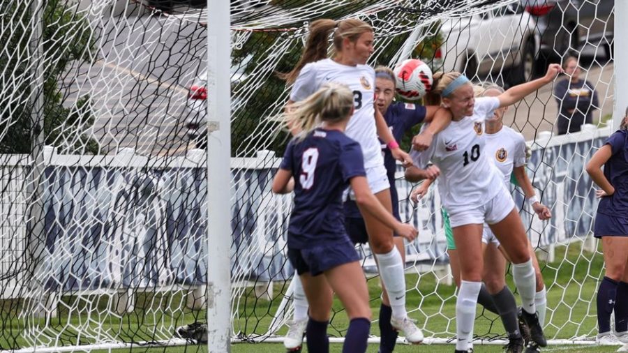 Murray States soccer team put up five total shots against the Evansville Aces on Sunday, Sept. 25. Photo courtesy of David Eaton/Racer Athletics.