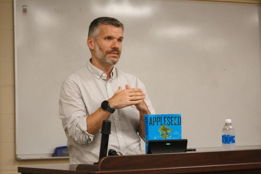 Michigan-born author Matt Bell shared passages from his novel Appleseed as a part of the English departments reading series on April 5. (Rebeca Mertins Chiodini)