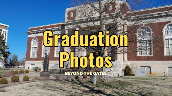 Without the iconic Murray State gates, where should students flock to get their graduation photos?