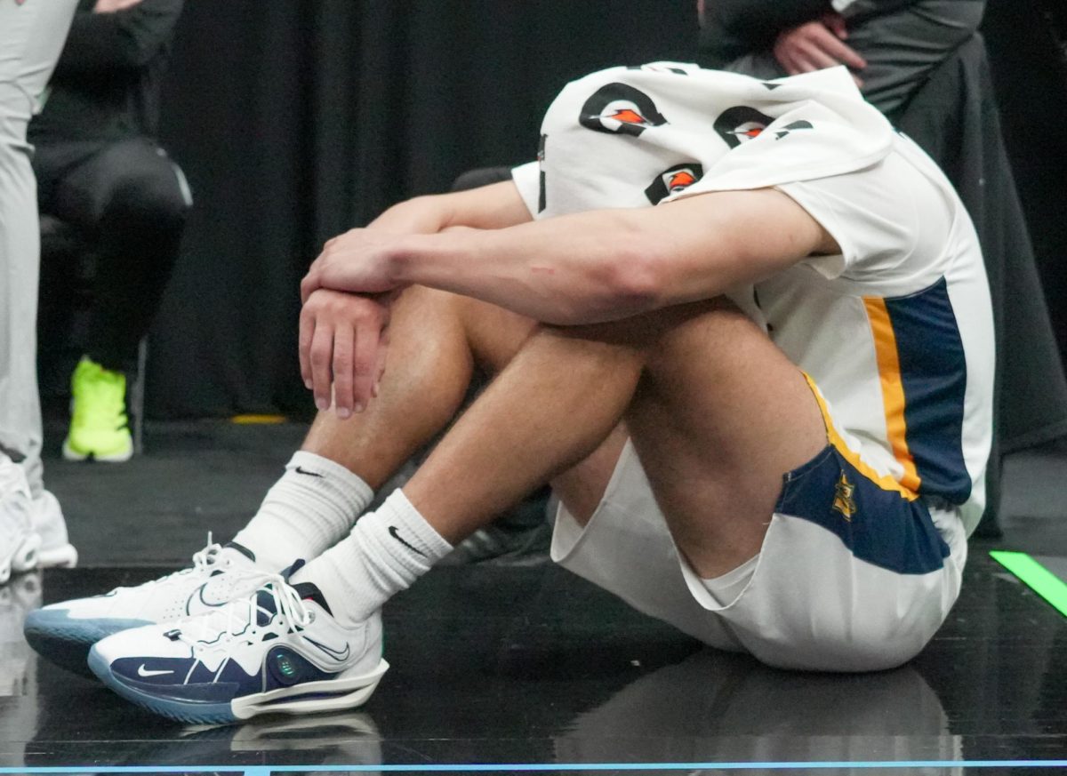 PHOTOS: Mens Basketball heartbreaking loss at MVC tournament