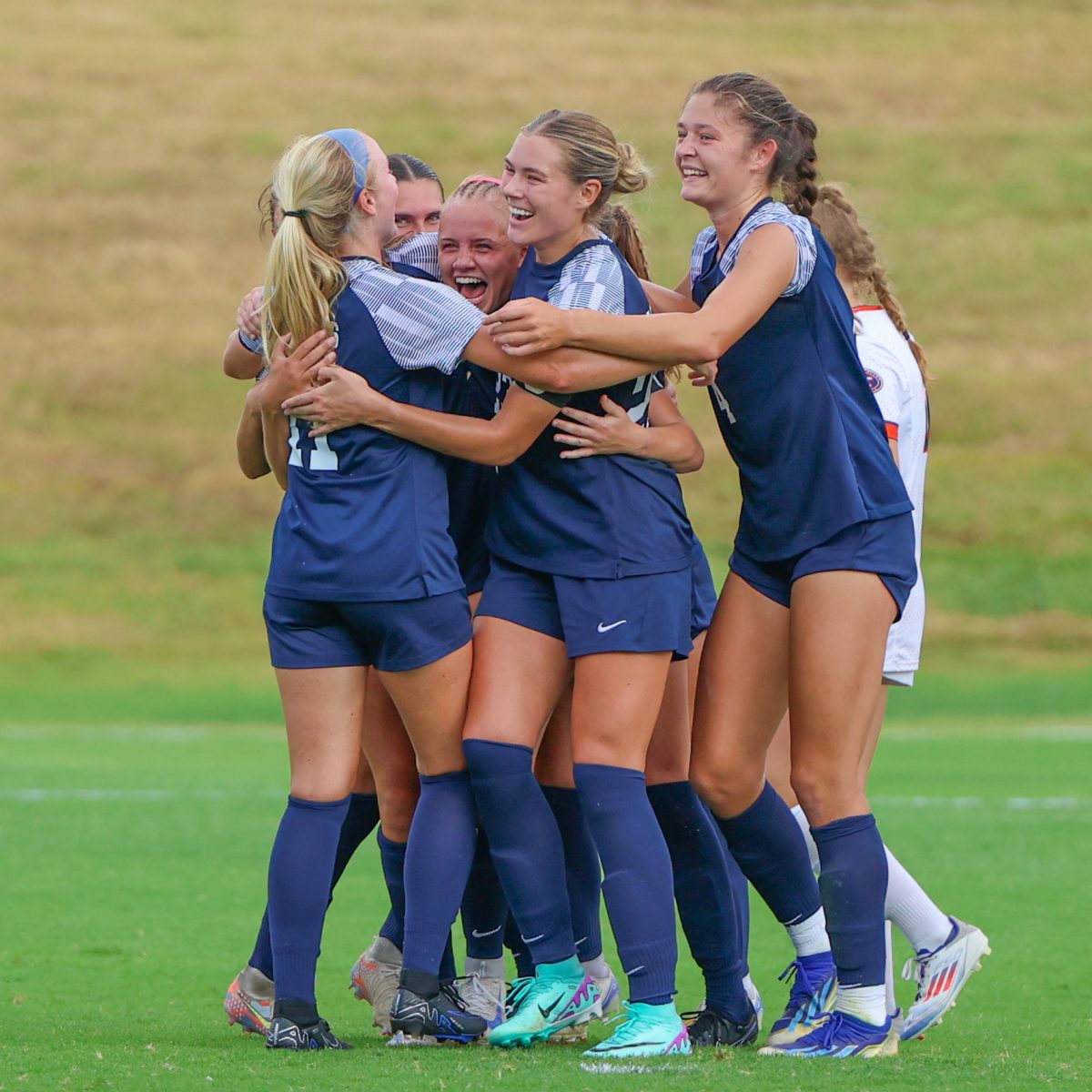 Recap: Soccer Win Back-to-Back Home Games